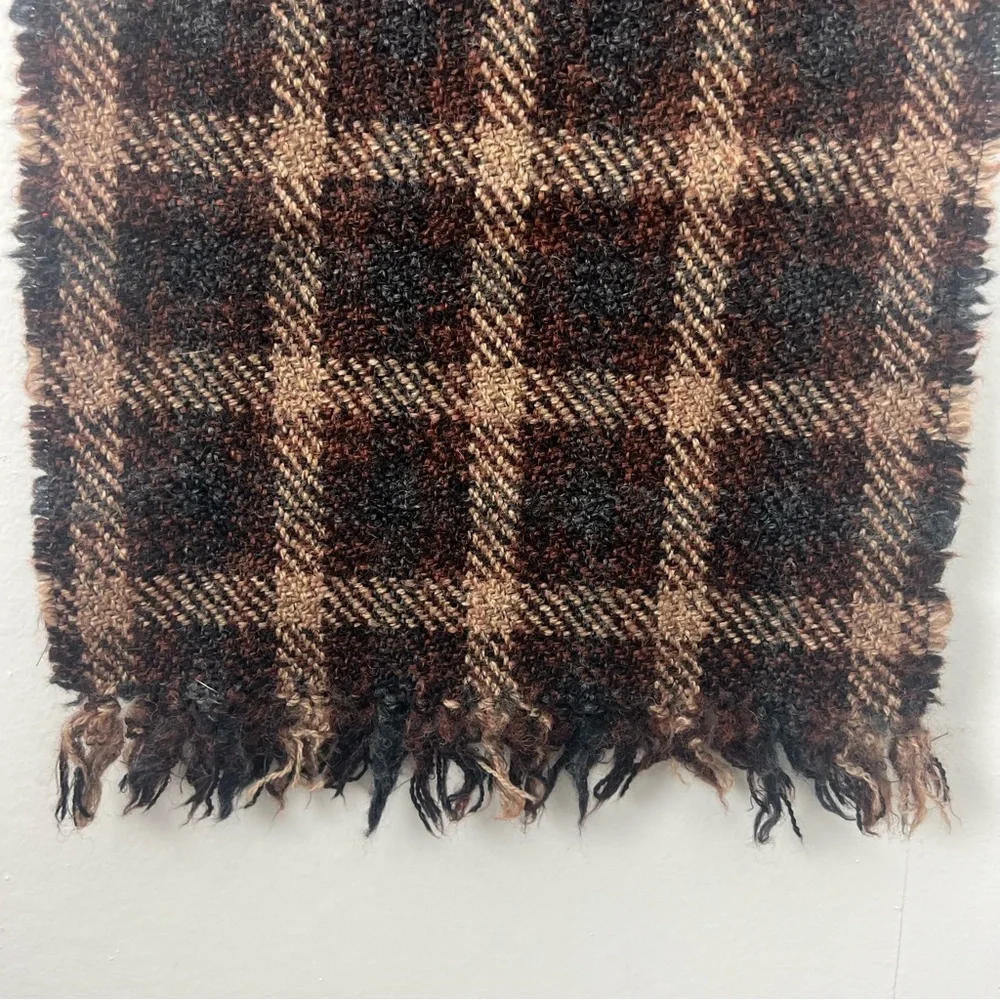 Roundtree & Yorke 100% Lambswool Handloomed Black and Brown Plaid Scarf